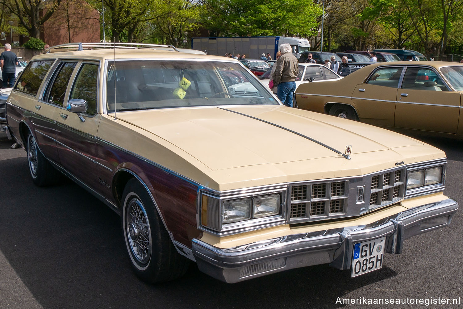 Oldsmobile Custom Cruiser uit 1986